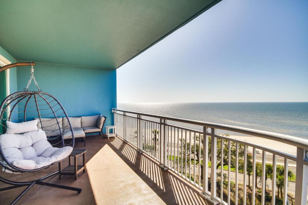 Gulfport Oceanfront Vacation Rental Walk to Beach